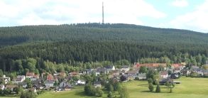  Bischofsgrün mit dem Ochsenkopf (Foto: Simone Werner-Ney)